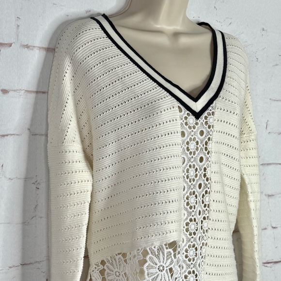 FRENCH CONNECTION Women Small Textured White Knit V-Neck Sweater Generous Sizing - Picture 16 of 16